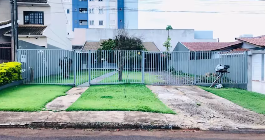TERRENO AMPLO NO CORAÇÃO DO TROPICAL COM CASA NOS  FUNDOS