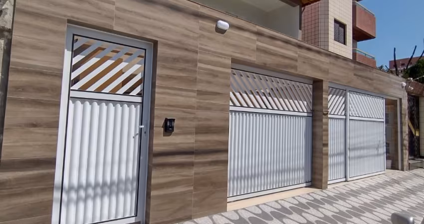 Linda Casa de Condomínio na Guilhermina $350mil