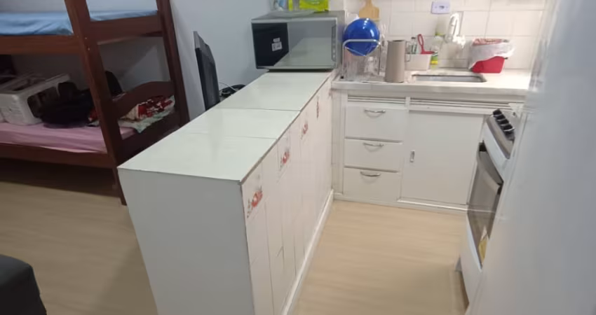 Linda Kitnet Mobiliada ha 200mts da Praia $170mil
