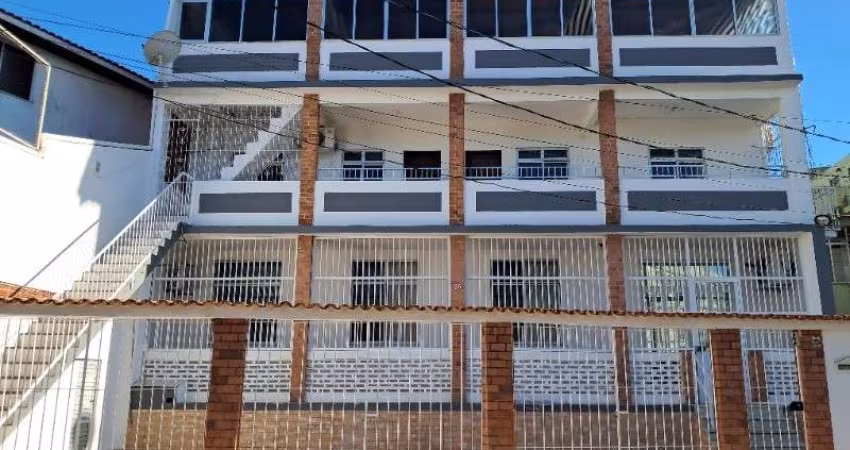 Prédio de casa, apartamentos e cobertura residenciais  422 m² área construída, terreno de 335 m² venda no Jardim Eldorado no IAPI em Salvador Bahia