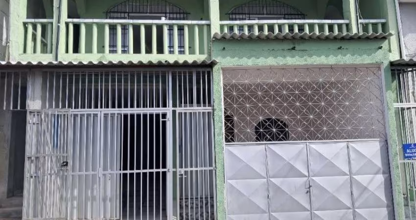 Casa ampla duplex 324 m² construída, dividido em 3/4, um suíte, duas salas, varanda, nascente, 4 vagas, reformada, alugar no Cabula VI Salvador
