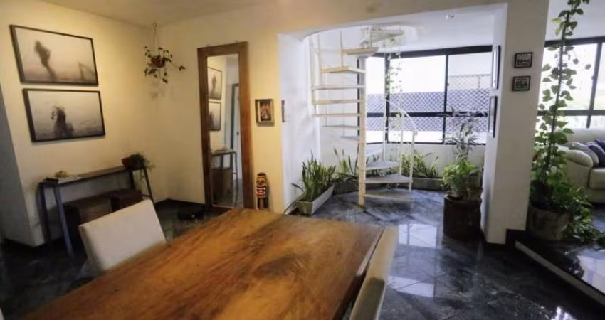 Apartamento cobertura medindo 240 m², dividido em 4 quartos, duas salas, piscina própria, duas vagas no Vila Horto vender Horto Florestal Salvador