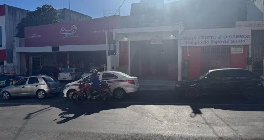 Loja Ponto comercial medindo 140 m² no Largo do Tanque São Caetano ao lado do Bradesco para alugar em Salvador