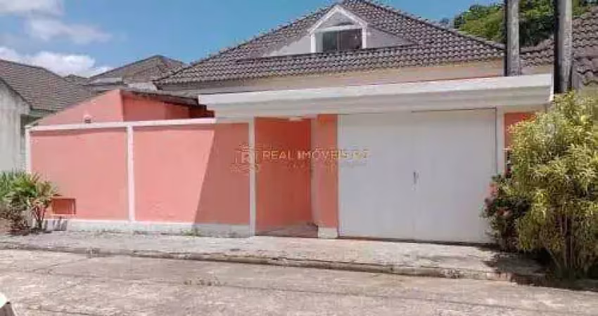 Casa Duplex , com 3 Suítes em Vargem Grande