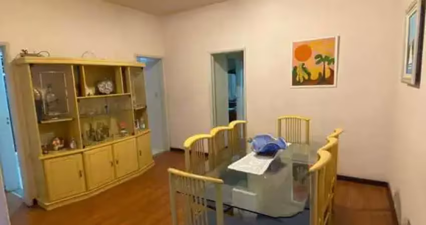Apartamento , com 4 quartos e dependência completa em copacabana