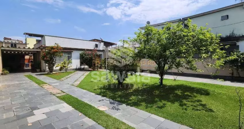 Casa com 3 Quartos e Quintal Amplo a Venda na Curicica