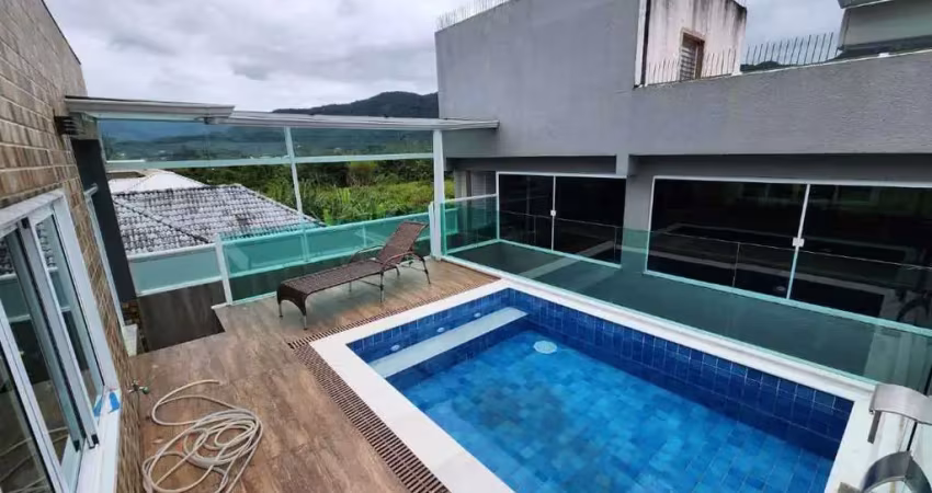 Casa , com 4 suites em Vargem Pequena