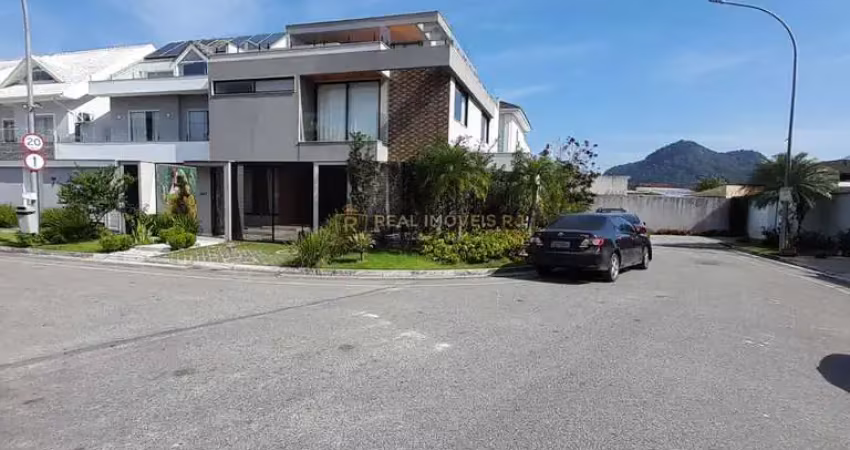 Casa , de alto padrão com 3 suítes no condomínio dream garden.