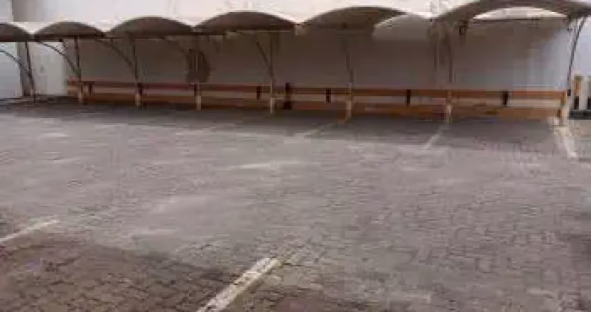 Galpão com 200 metros no costa azul, frente de rua, com terreno de 700,00 m²