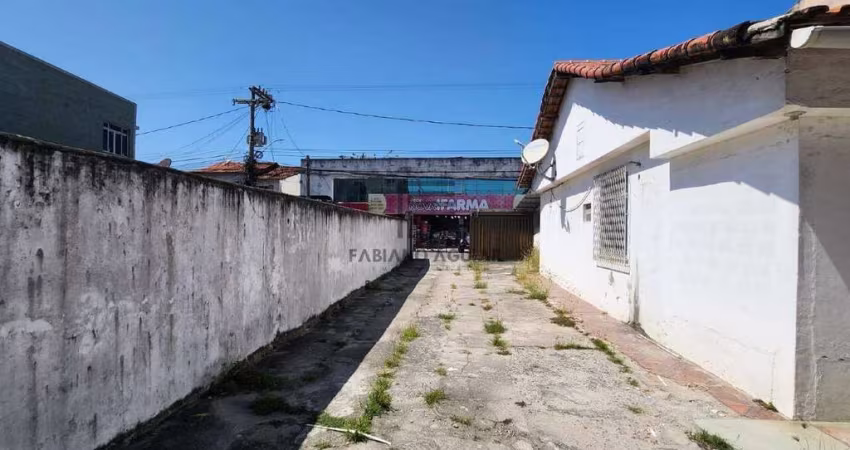 Área comercial em Iguaba Grande ( 10 salas, 7 banheiros ) - Centro