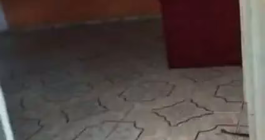 Vende-se uma casa grande quitada com ponto comercial