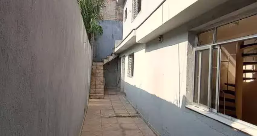 Aluga-se / vende-se sobrado em frente céu agua azul com escritura