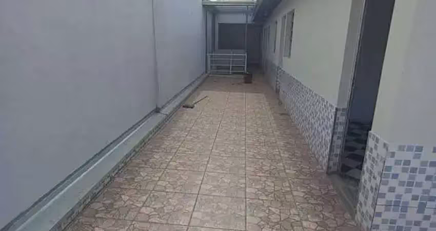 Aluga-se casa com 5 comodos no santa etelvina. ( casa não independente)