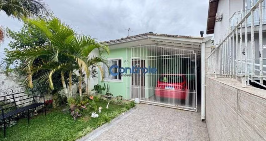 Casa geminada 03 dormitórios / 01 suíte e área de lazer c/ churrasqueira em São José SC Jose SC