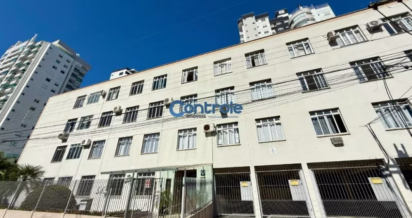 Apartamento todo reformado a venda no Coração do Estreito em Florianópolis