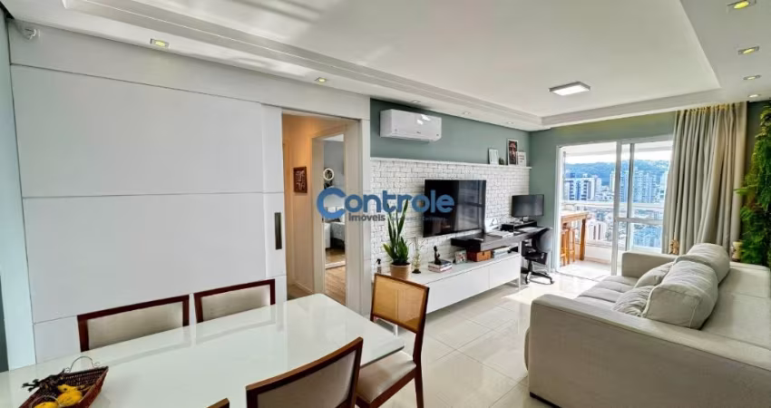 Apartamento com 02 dormitórios, sendo 01 suíte e 01 vaga coberta e livre