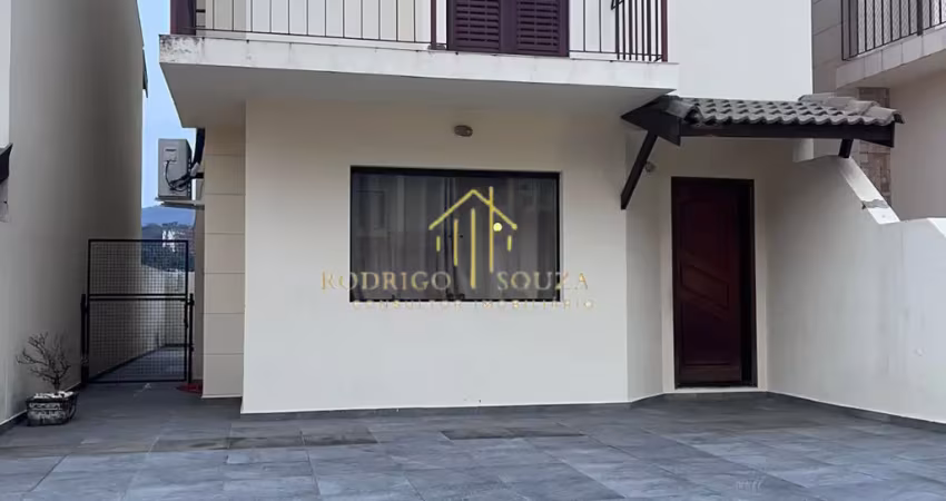 Sobrado 3 Dormitórios em Condominio Vilage