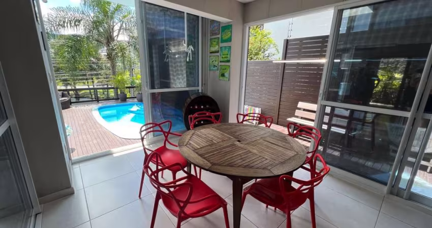 Casa Alto Padrão para Venda em Palhoça, Pedra Branca, 3 dormitórios, 3 suítes, 4 banheiros, 2 vagas