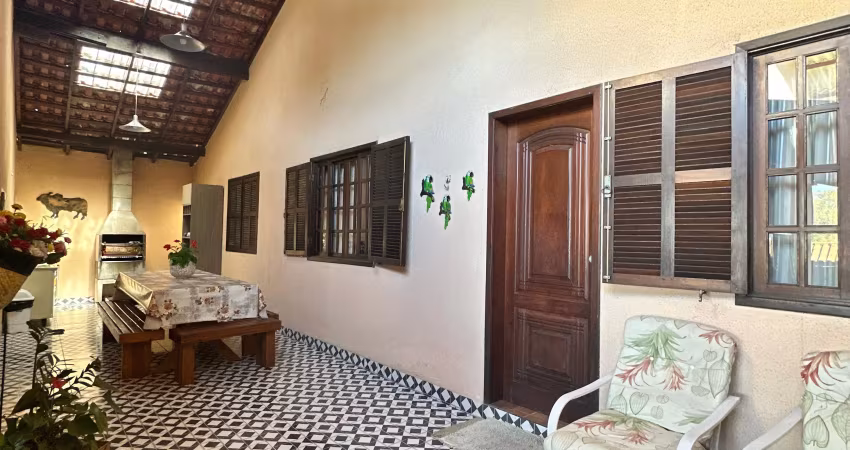 Casa térrea 4 quartos + barracão 160m2 em rua sem saída