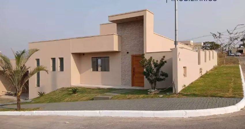 Linda Casa em Condomínio fechado com portaria 24 horas