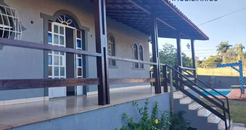 Casa linda com vista para lagoa na entrada da cidade.