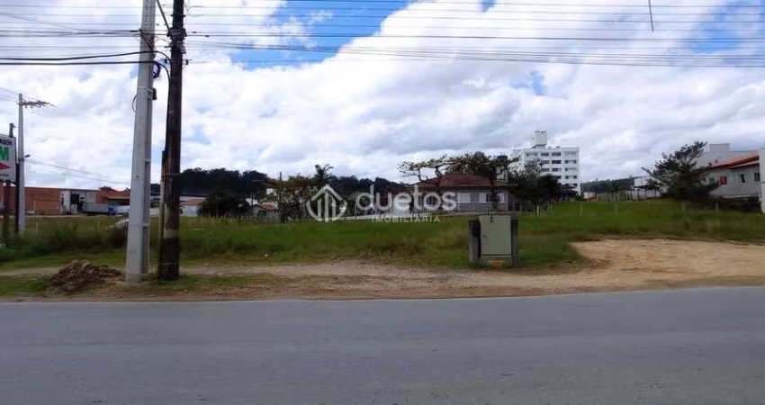 Você procura por uma localização privilegiada para o seu negócio ou moradia? Então acabou de encontrar!  Este aqui possui duas frentes, uma pela rua E