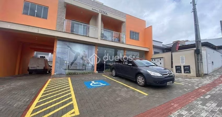 Apartamento com dois quartos para locação no bairro Limeira