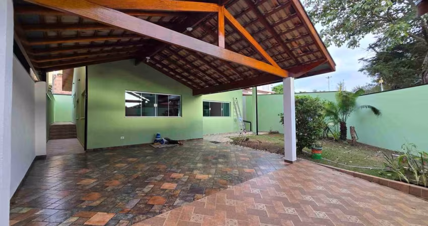 Linda Casa 3 dormitórios 1 suíte, vaga para 4 carros, bairro Campos Eliseos, Taubaté