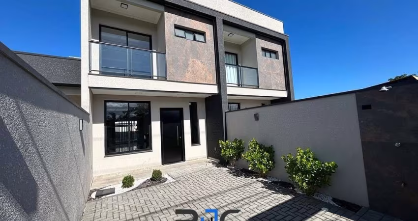Sobrado com piscina três quartos Currais