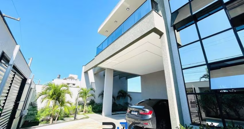 Sobrado três suítes no balneário Flamingo