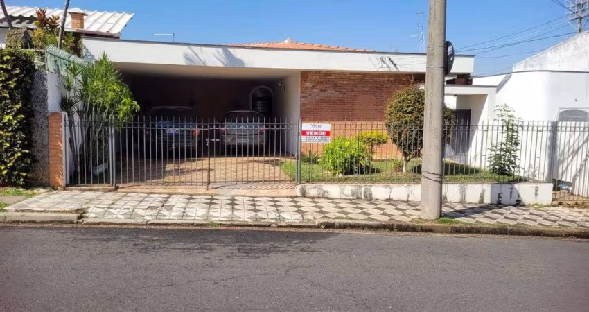 Espaçosa Casa com 3 Dormitórios, 4 Vagas, Excelente Localização Jd Santa Rosalia