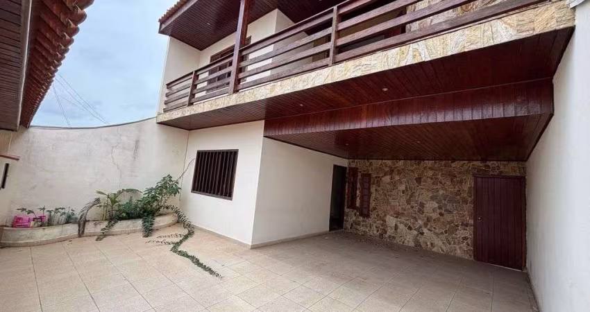 Sobrado à Venda – Amplo, Charmoso e Pronto para Morar!
