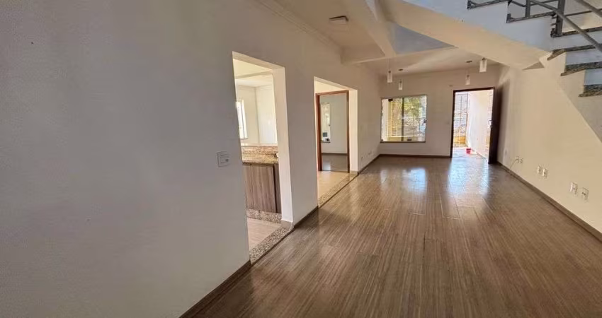 Casa Alto Padrão na Vila Cristal, 5 Dorms, 5 Min do Centro — R$ 4.500 Locação