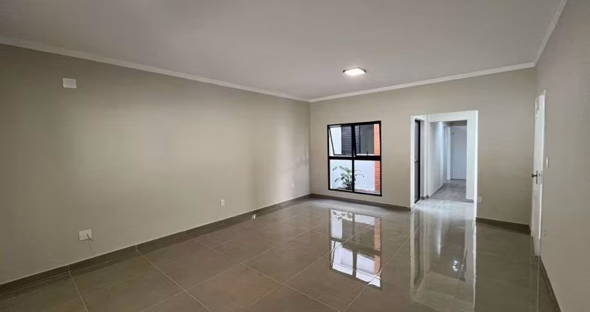 Casa no Central Parque com 3 Quartos, Suíte, Quintal e Garagem Ampla