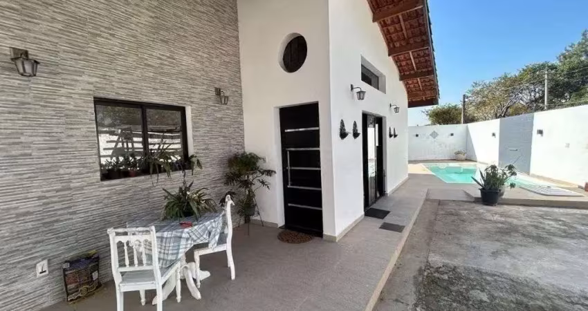 Casa dos sonhos com suíte, closet e piscina no jardim europa!