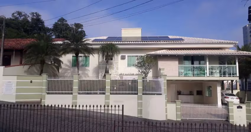 Casa com 4 quartos à venda em Água Verde, Blumenau 