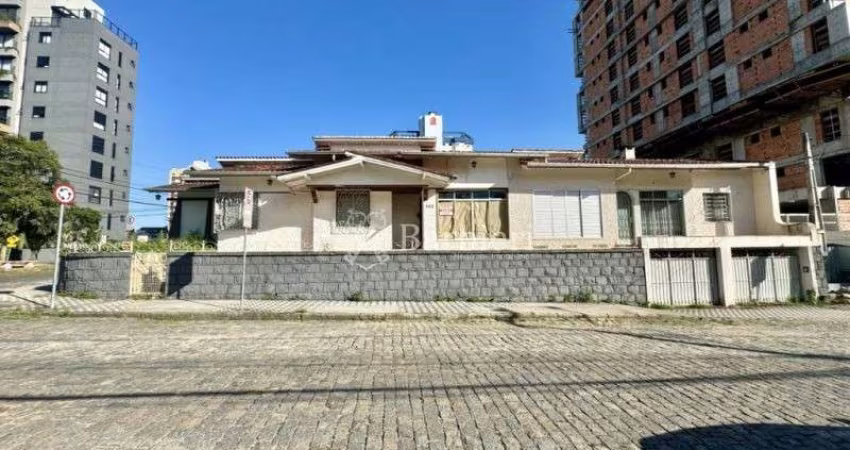 Casa com 5 quartos para alugar no Victor Konder, Blumenau 