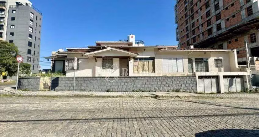 Casa com 5 quartos para alugar no Victor Konder, Blumenau 