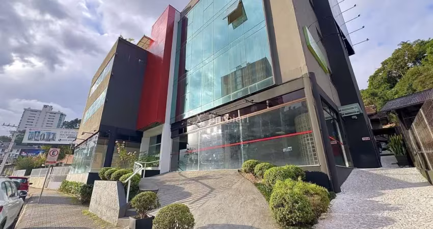 Sala comercial com 4 salas para alugar no Victor Konder, Blumenau 