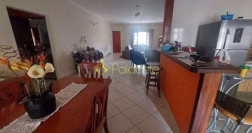Casa à venda 2 Quartos, 1 Suite, 3 Vagas, 174M², Portal da Mantiqueira, Taubaté - SP
