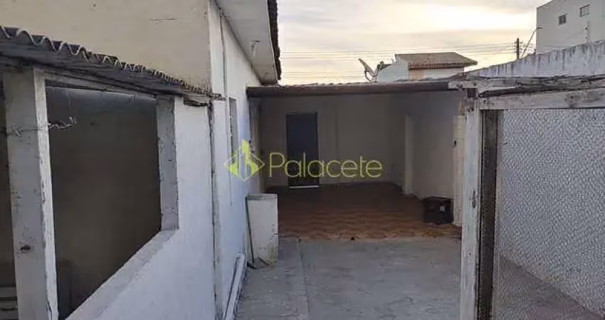 Casa à venda 2 Quartos, 2 Vagas, 300M², Vila Jaboticabeira, Taubaté - SP