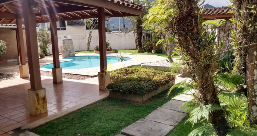 Casa à venda 2 Quartos, 2 Suites, 4 Vagas, 416M², Jardim Carolina, Ubatuba - SP