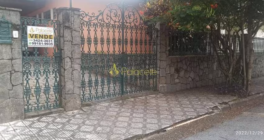 Casa à venda 4 Quartos, 2 Suites, 2 Vagas, 973.78M², Centro, Taubaté - SP