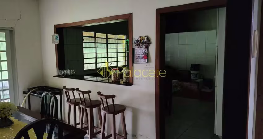 Chácara à venda 2 Quartos, 1 Suite, 30 Vagas, 24000M², Pinga, Pindamonhangaba - SP