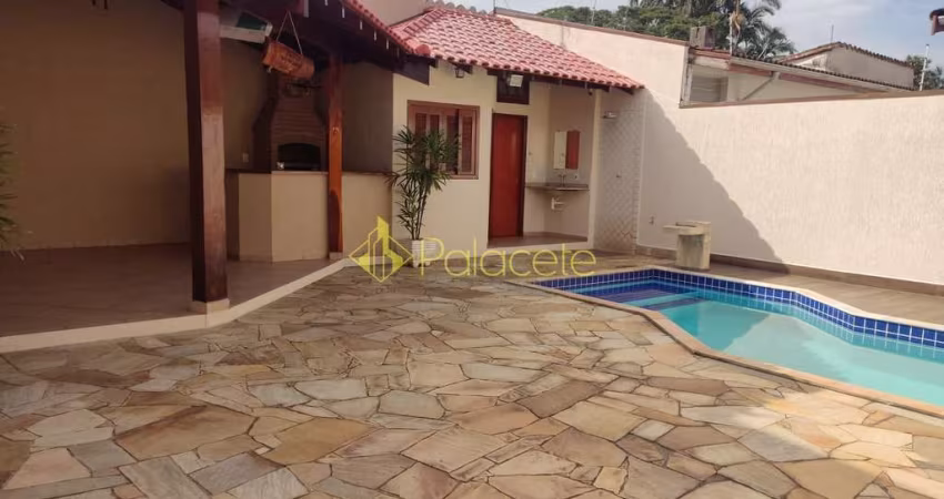 Casa Estilo Clássico com 3 Quartos, Piscina, Área Gourmet, 4 Vagas e Excelente Localização Próxima