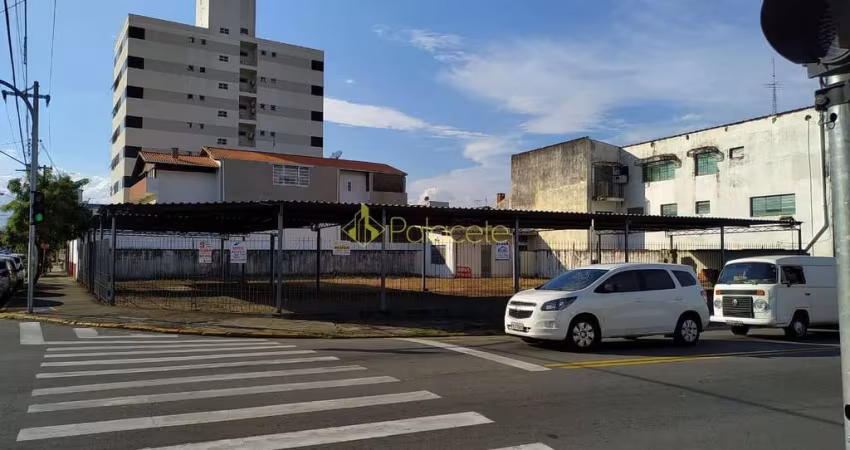 Terreno de Esquina em Avenida Movimentada com 700m², Ideal para Loja de Carros ou Estacionamento, P