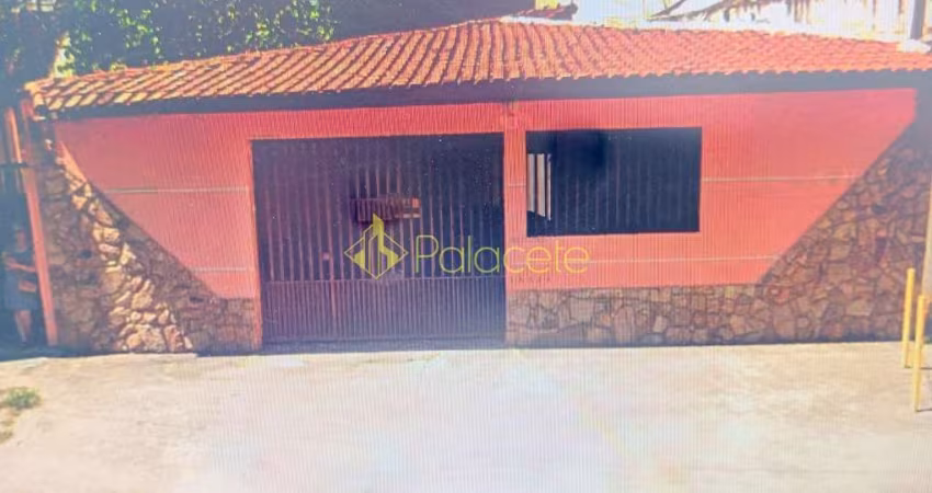Casa Térrea à venda, com excelente m2, amplos comodos, proximo aos sprincipais hoteis de Aparecida,