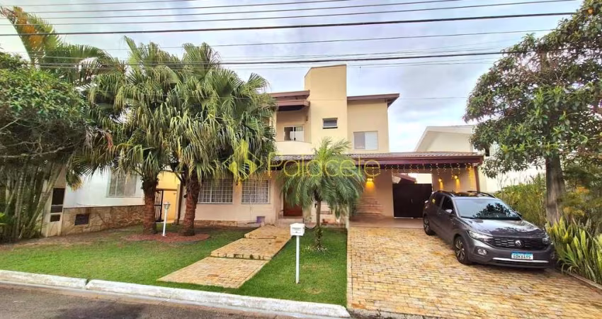 Luxuosa Casa com Piscina, Área Gourmet e Conexão com a Natureza no Condomínio Real Ville - 435 m² d