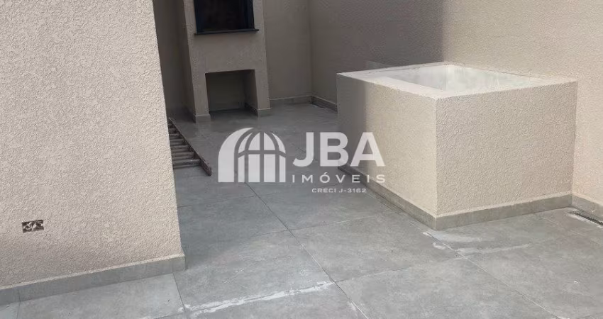 Sobrado de frente para a rua com terraço