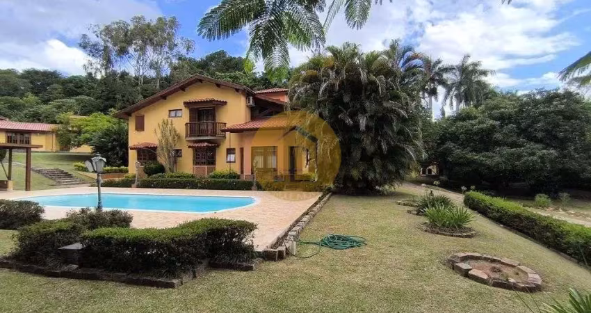 Otima residencia a venda em condominio fechado! 3 suites e + 5.400m2 de terreno!